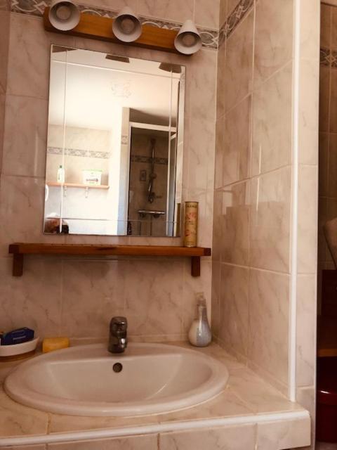 Votre Sejour A Sanary Dans Bas De Villa Avec Terrasse Vegetalisee Et Abritee Exposition Est Sud Ouest A 400M Du Centre Ville En Zone Pietonne Ou Tout Peut Se Faire A Pied Sanary-sur-Mer Eksteriør billede
