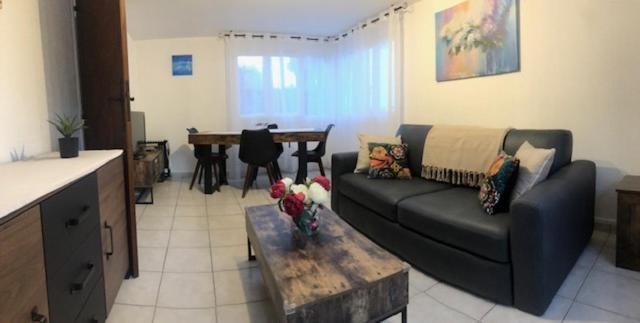 Votre Sejour A Sanary Dans Bas De Villa Avec Terrasse Vegetalisee Et Abritee Exposition Est Sud Ouest A 400M Du Centre Ville En Zone Pietonne Ou Tout Peut Se Faire A Pied Sanary-sur-Mer Eksteriør billede